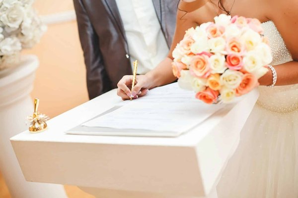 Traduction assermentée d'acte de mariage : quel est le prix ?