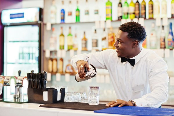 Animation barman privé : différents avantages à retenir
